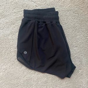 Lululemon Hotty hot shirt size 6, 2.5 inch length